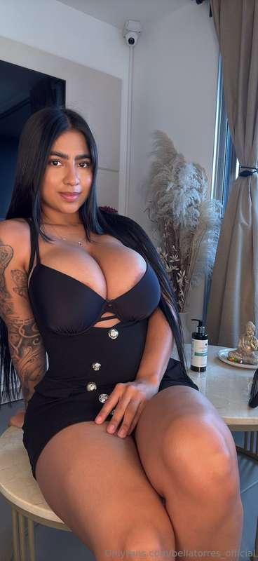 Something is missing in my outfit... wanna find out what it ..