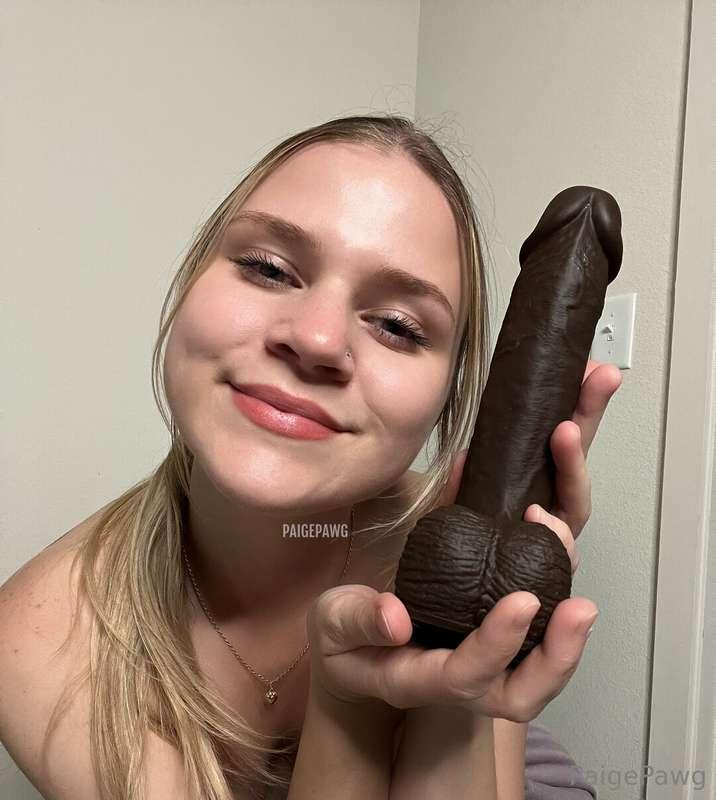 Showing off my largest dildo 😈