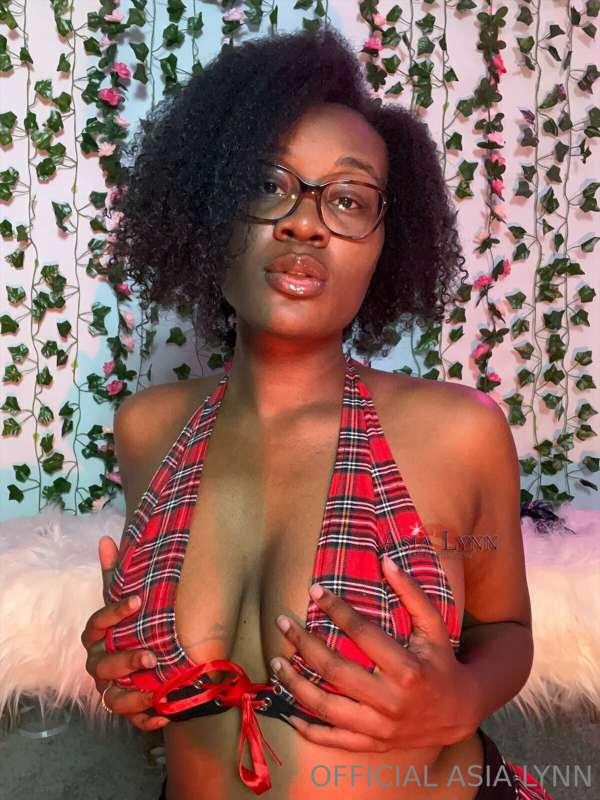 # how do you handle a horny student? 😏

@xasialynnx 💦
