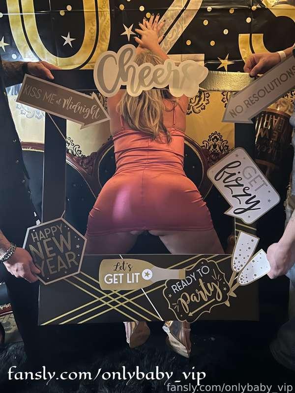 ✨🍾🔥HAPPY NEW YEAR🍾✨💋

Subscribe today and see all of my fun from my swinger party last night! I rang in the new year with my favorite hottie last night! We drank, danced &amp; got naughty! 