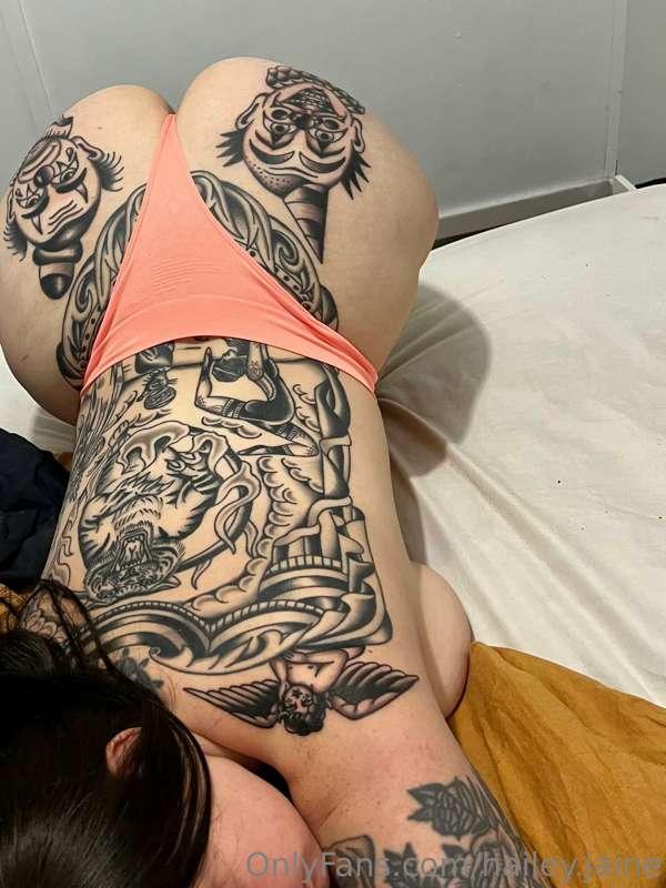Back and ass tattoos are finally finished 🙌🏻❤️‍🔥