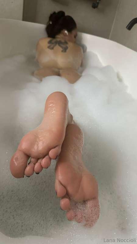 Come to take a bath with me babe, there is space enough for ..