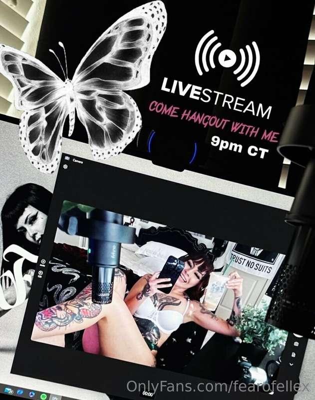 𝐆𝐎𝐈𝐍𝐆 𝐋𝐈𝐕𝐄 𝐓𝐎𝐍𝐈𝐆𝐇𝐓!!!!!!! Come hangout with me!!! 🖤✨ 9pm CT...