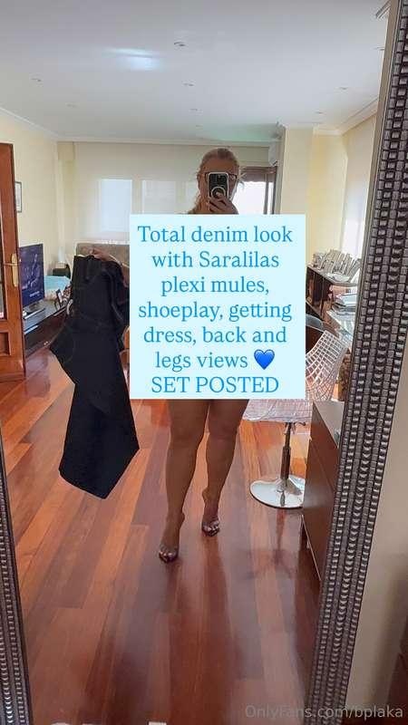 Total denim look with Saralilas plexi mules, shoeplay, getti..