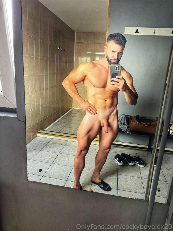 Gym pump is insane😈🍆