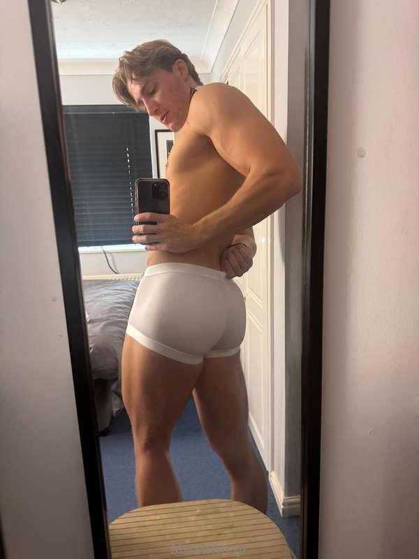 Do you want to see my ass closer? Male me horny with your ti..