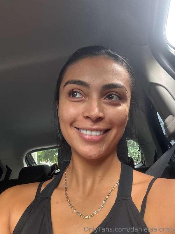 A real queen adjusts her crown, not her standards 💖