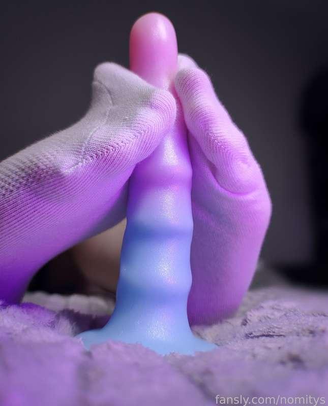 Do you love socks?💜✨

#fyp #socks #feet #footfetish #dildo #footjob #cute #teen #sexy #foot 