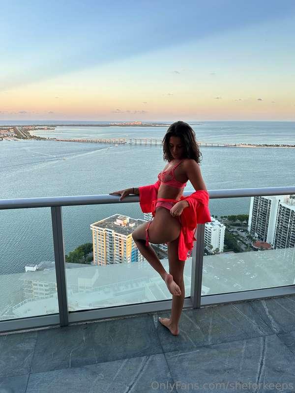 😘 bend me over this railing?