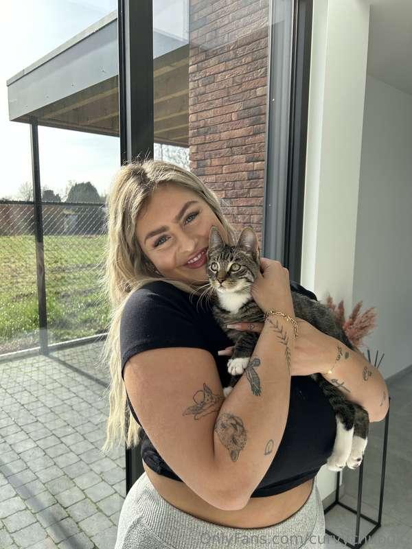 Like my pussy? 😏🐱