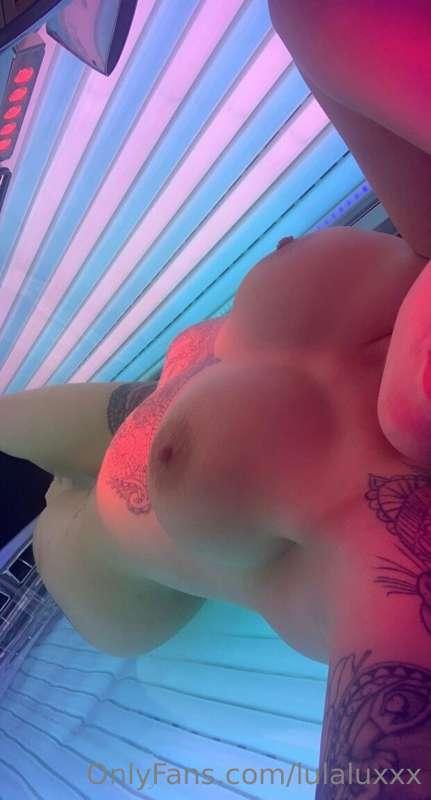 Cheeky sun bed 😝