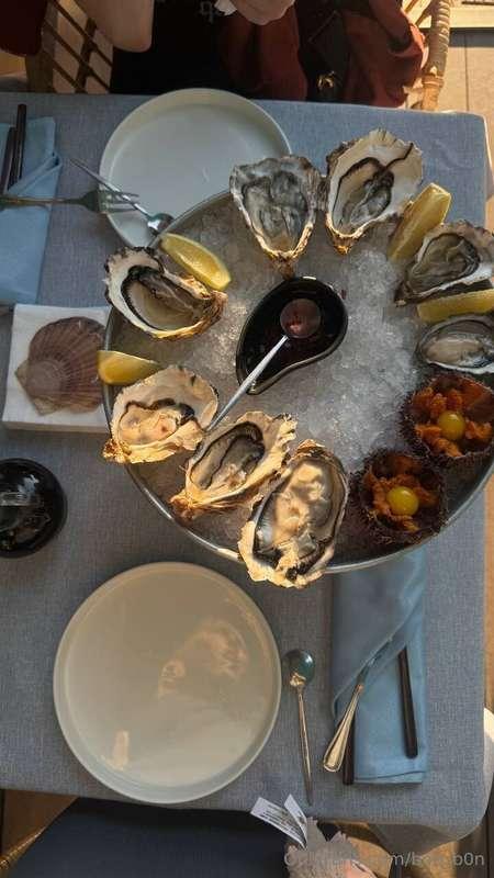 My friend treated me to a delicious dinner. Mussels and sea ..