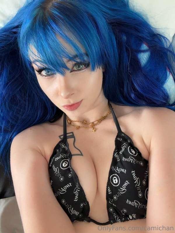 do I look like your future waifu? 💙