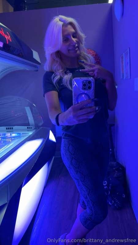 Just a quick hot selfie before tanning 🥵 I'm ready for you n..