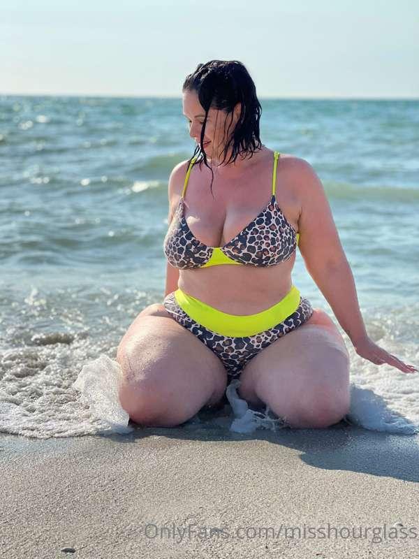 Do my thighs look to big here??