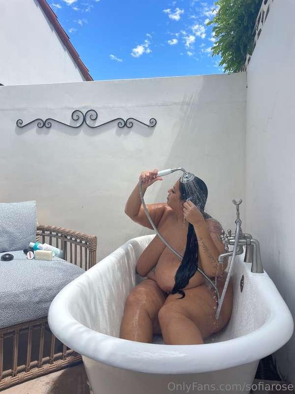 Get wet and wild with me in the bath