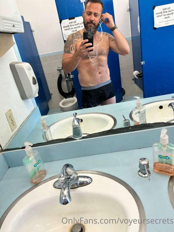 Well…another workout done. Time to hit the showers. 😈 Happy ..