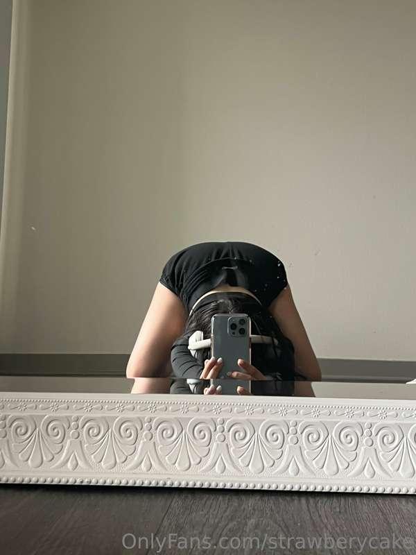 Post gym stretching > the ppl that live across from me must ..