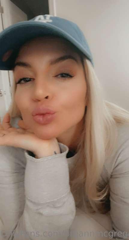 Cyber Monday💥
https://onlyfans.com/breannmcgregor