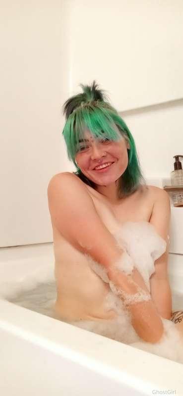 Wanna see how dirty i get in the bath ?? 👀👀
Go check your dm..