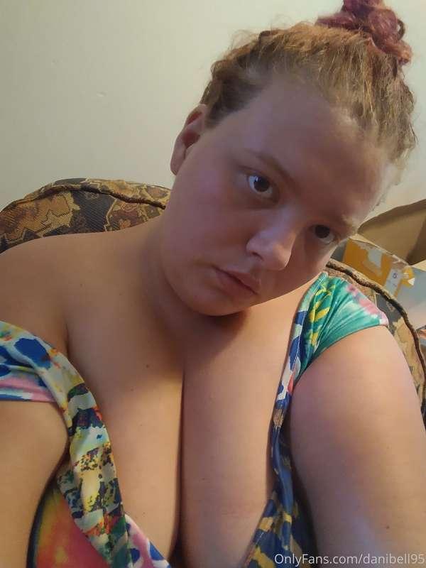 Floral dress with no underwear. Anyone wanna see what's unde..