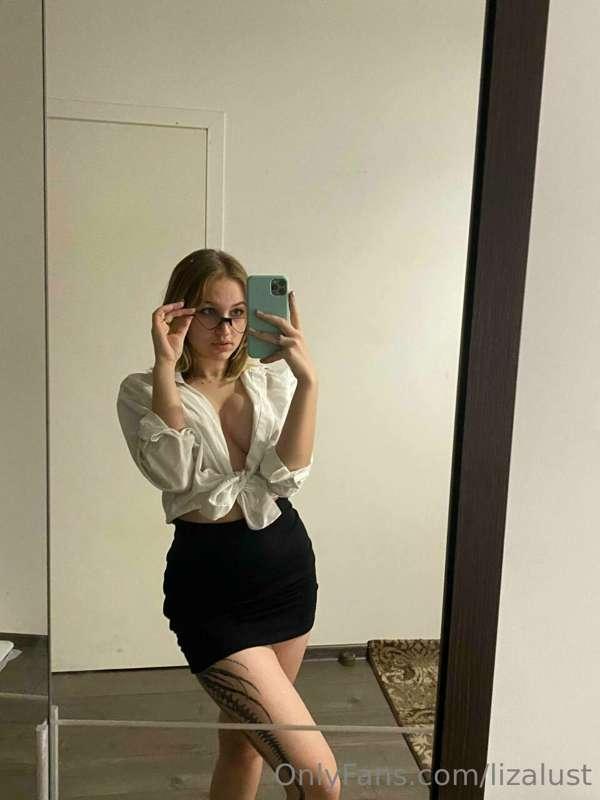 You once wanted to fuck your teacher, right?😍 I'm here...👩‍🏫..