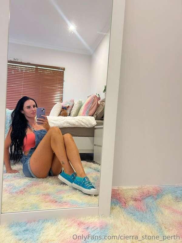 Do you think I’m CUTE? …. Or SEXY? 👧🏻