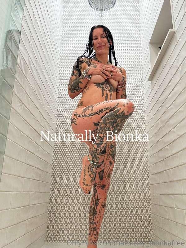 New shower video! Scroll down to see it! 💋💋