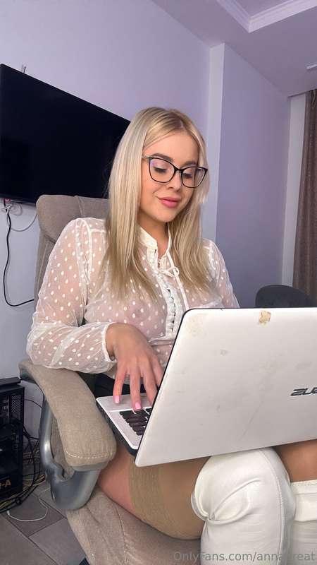 Watch as I masturbate both my holes at the same time 🍆🍑 watc..