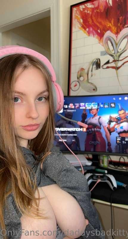 hiiii 🧚🏻‍♀️💗 happy Tuesday babe <3 hope you like my tits bec..