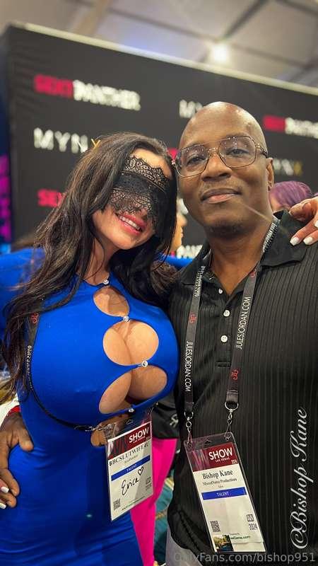 Ran into an old friend today…”did you notice her chest” 👀  @..