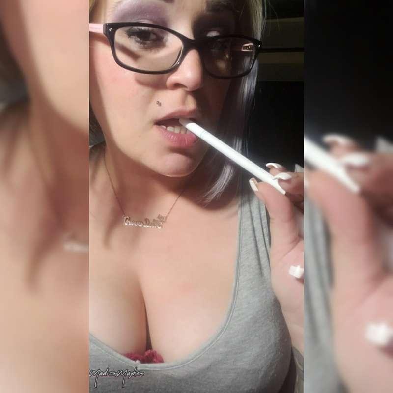 Did you get everything you wanted for Christmas? 🚬💋🖤🎀🖤