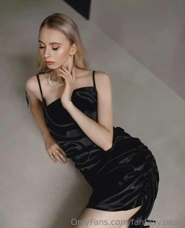 I feel incredible loneliness now 🥺🥺 will you keep me company..