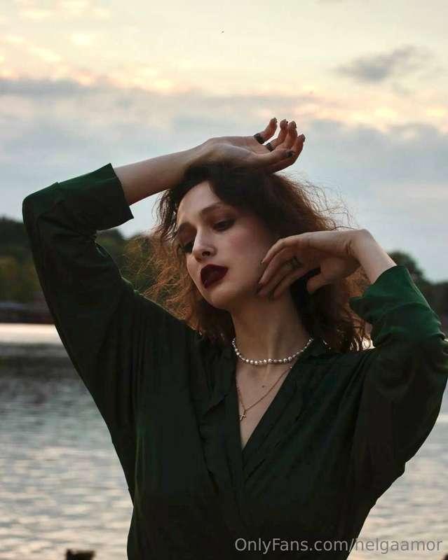 Describe in the comments 2-3 words that describe these photo..