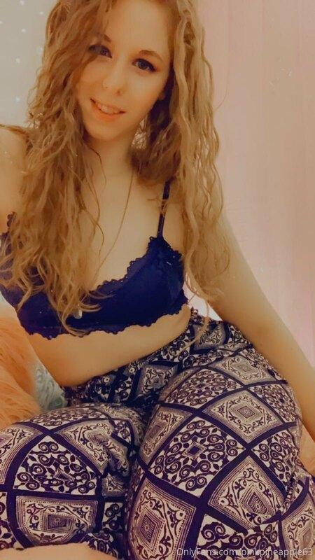 Been a while! 
https://m.chaturbate.com/pinkpineapple63
Come..