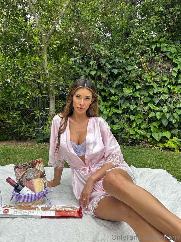 Join me for a picnic? I’ll bring the snacks… 🤭