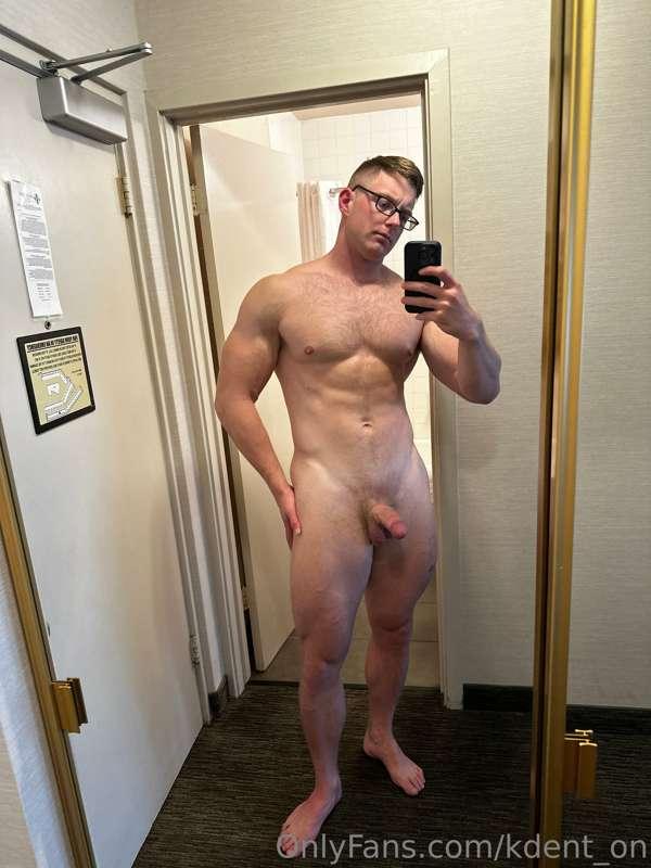 Vacation sex is the best sex…Getting ready for a hot hung ma..