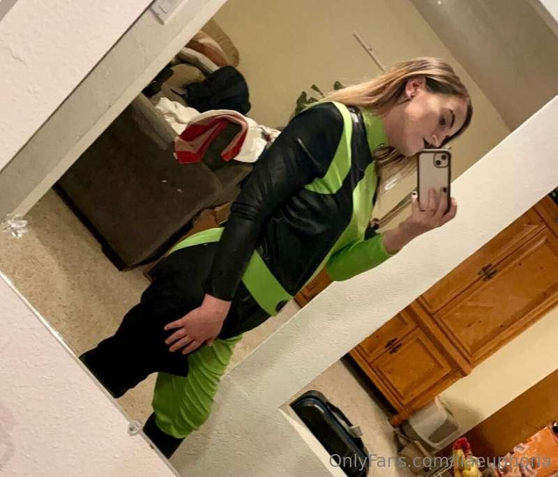 The shego costume fit soooooo well!!! Now where’s my Kim pos..