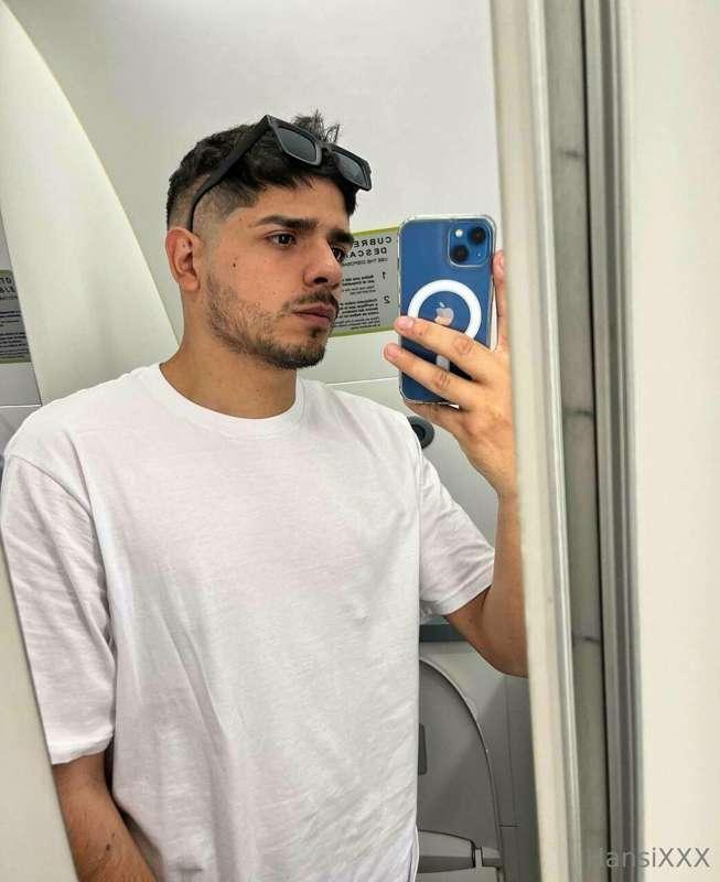 Are u looking for a veiny, fat cock and also a good Ass? 🍑🍆💦..