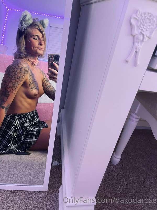 Another photo dump🙈 swipe ☺️
look how round the sides of my ..