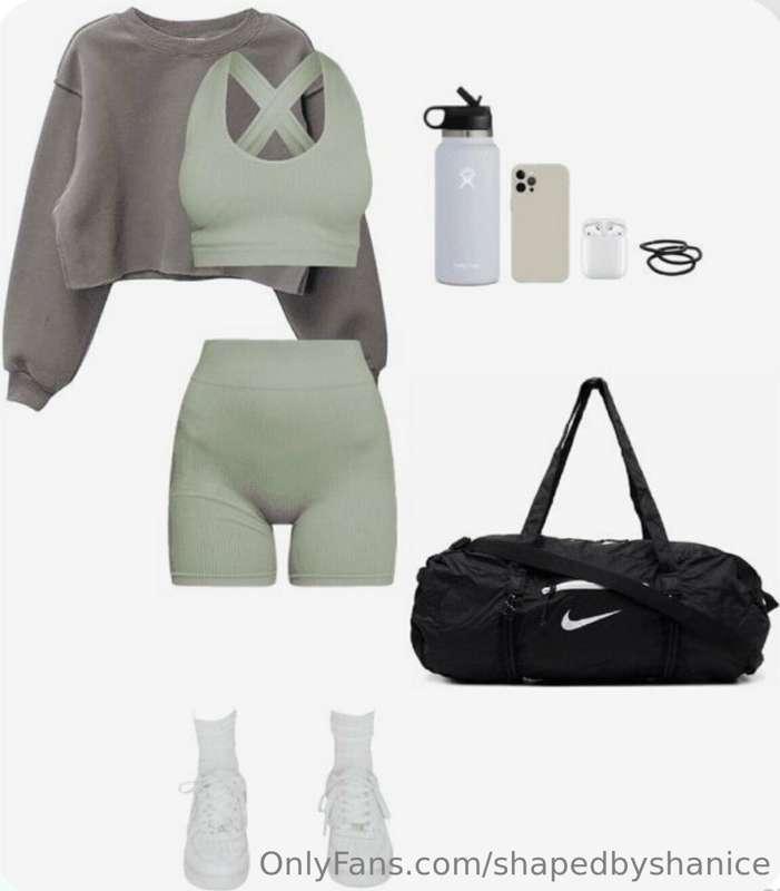 Y’all know that I love a cute gym outfit because I believe t..