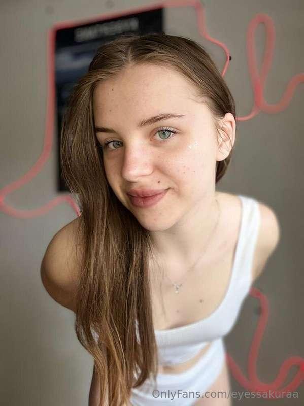 💖 Free subscription today only 💖 Cutie @jenny_ro loves getti..