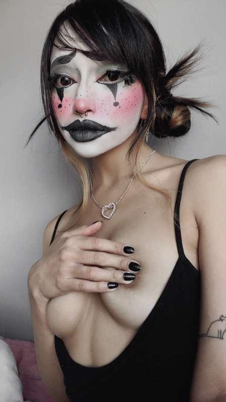 your lil clown 🖤