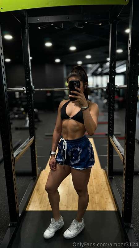 Okay, how cute is my outfit? 😻