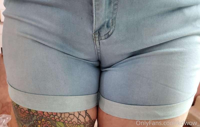 Cameltoe in my new jean shorts😀