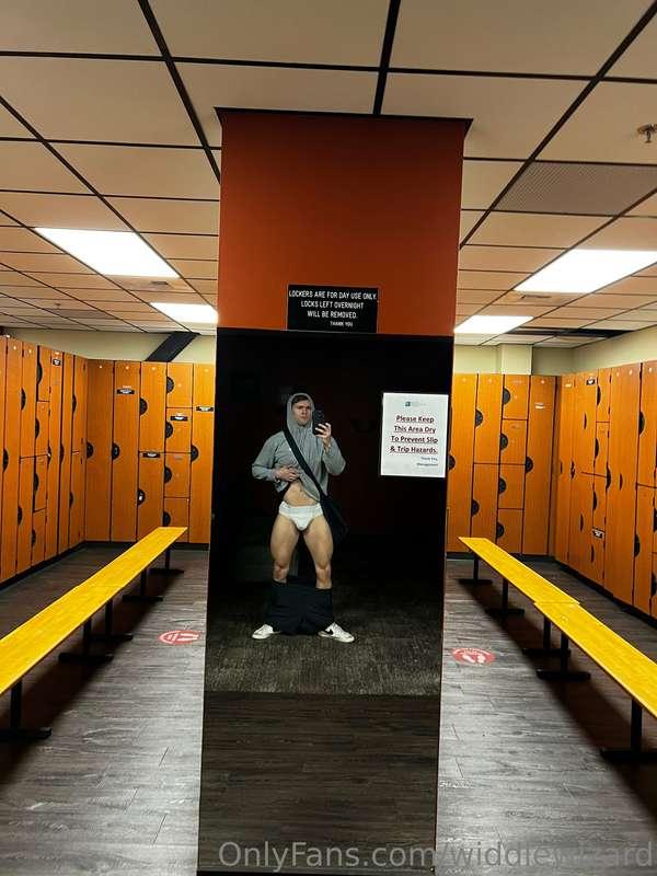 my gym has a no photos policy. I should change gyms lol