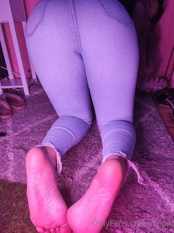 feet