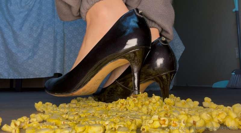 Heels & popcorn stepping 👊