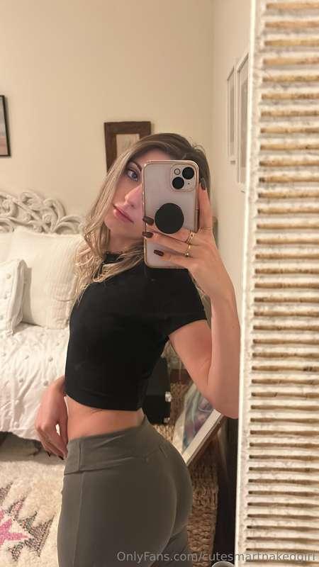 cutesmartnudegirl image #0