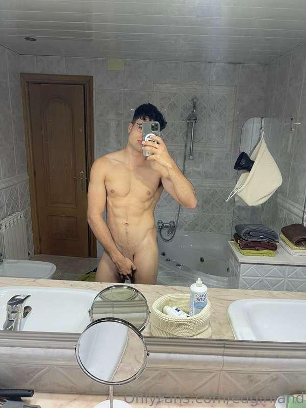 Me preferías sin depilar?😈 Te leo🤞🏽  😳Estoy en el baño, ✨Tra..